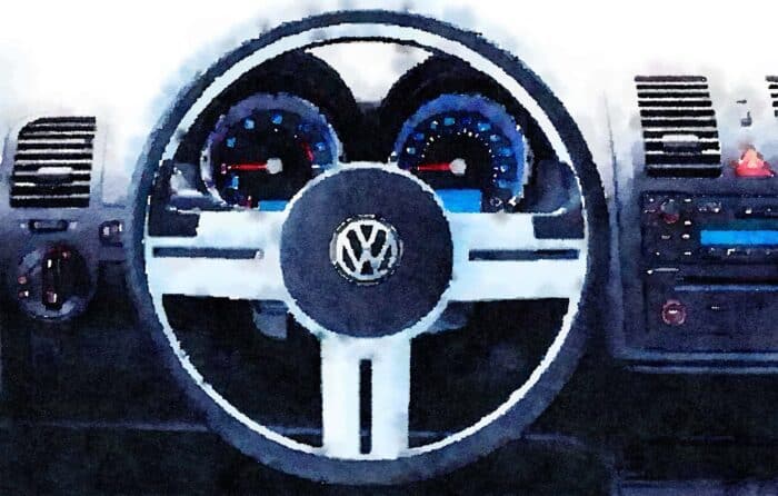 Armaturenbrett mit Rundinstrumenten und Lüftungsschlitzen im Auto-Innenraum.