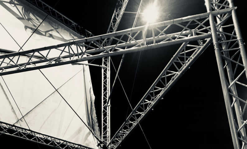 7 Tage, 7 Schwarzweißfotos: Metallgerüst