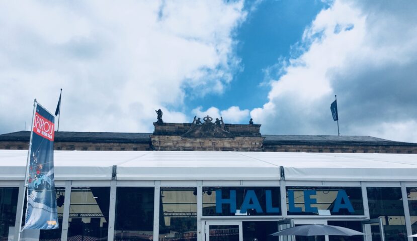 Comic Salon Erlangen 2018: Halle A mit Schoss im Hintergrund