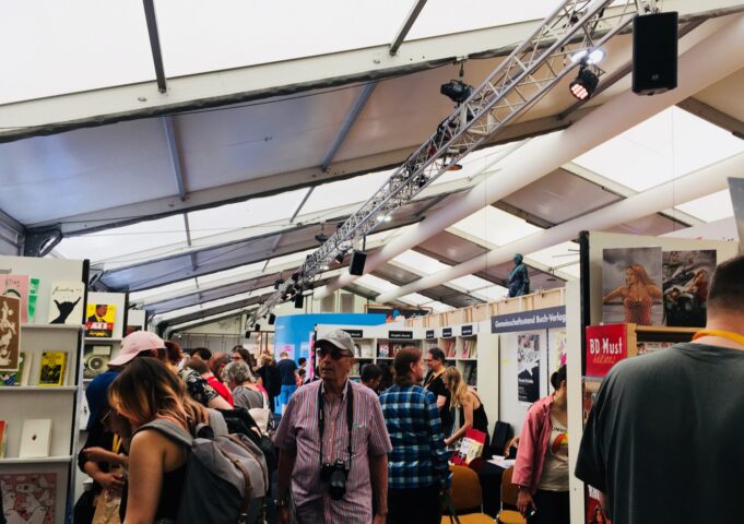 Comic Salon Erlangen 2018: Halle A (viel Betrieb)